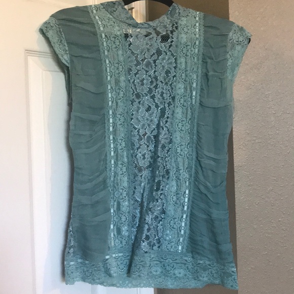 Light Blue Top 💙 - Picture 4 of 5
